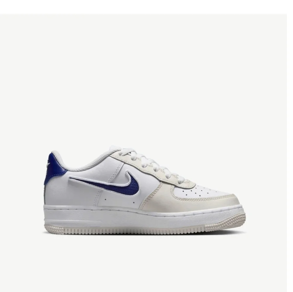 Nike Air Force 1 LV8